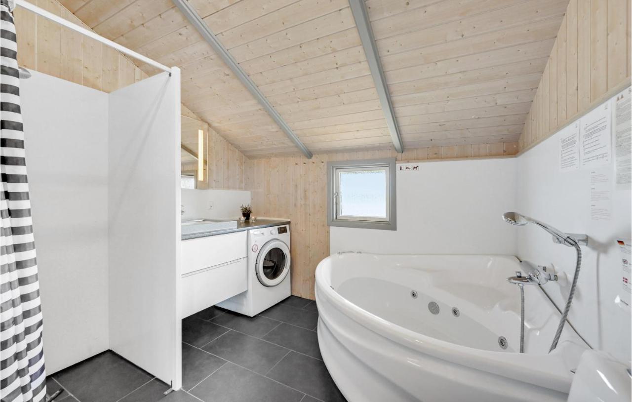 Stunning Home In Hvide Sande With Kitchen Bjerregård المظهر الخارجي الصورة